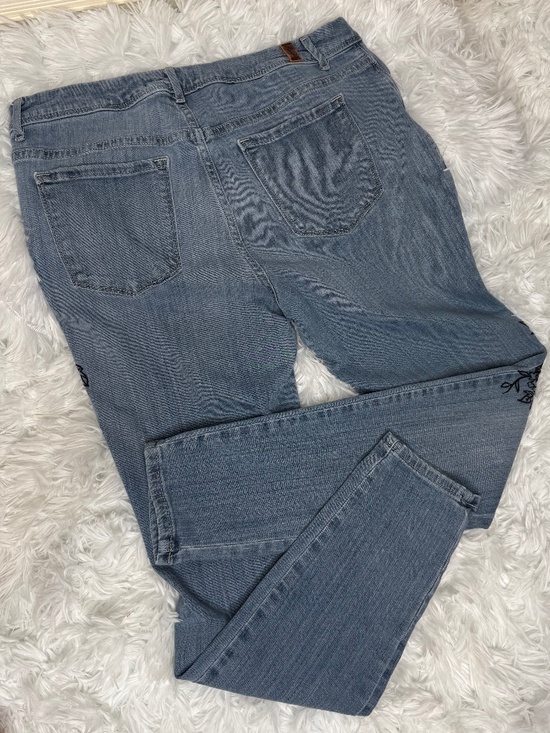 Vera Wang Embroidered Flower Jeans - Picture 5 of 10